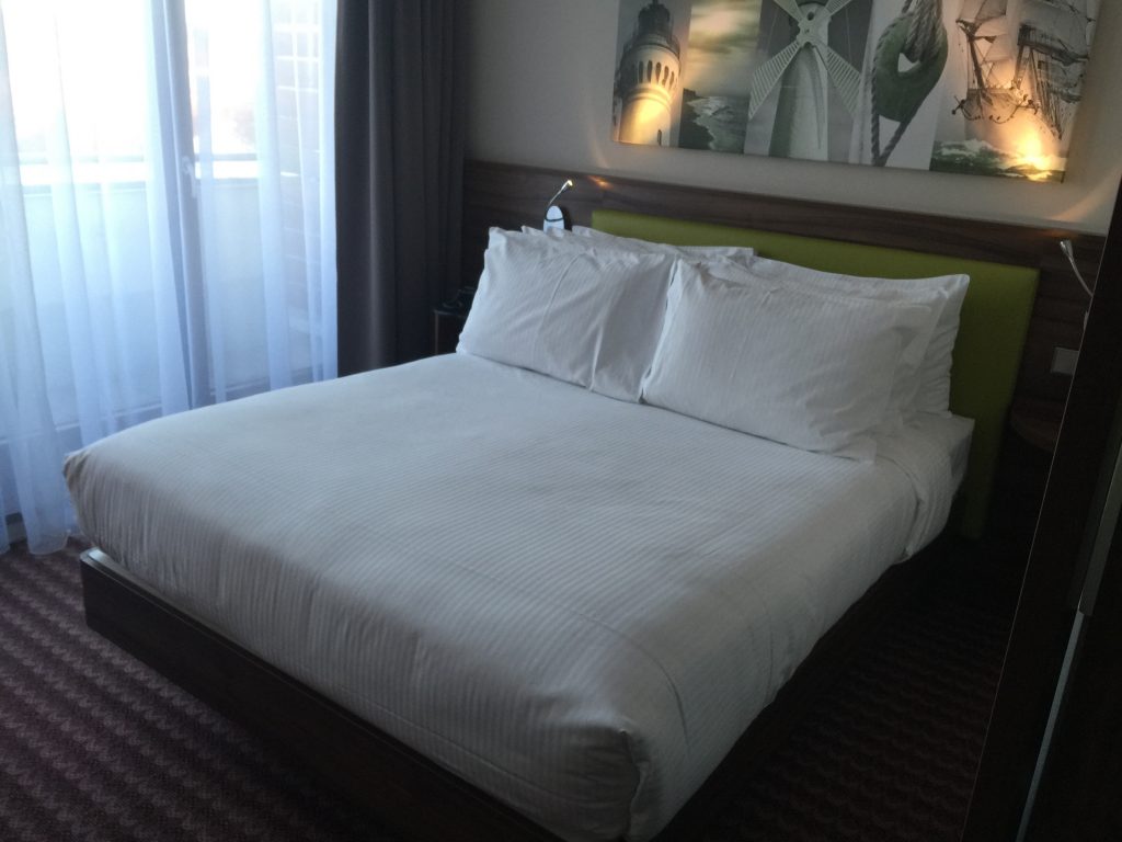Hampton by Hilton, Świnoujście: Pokój standardowy z łóżkiem typu queen