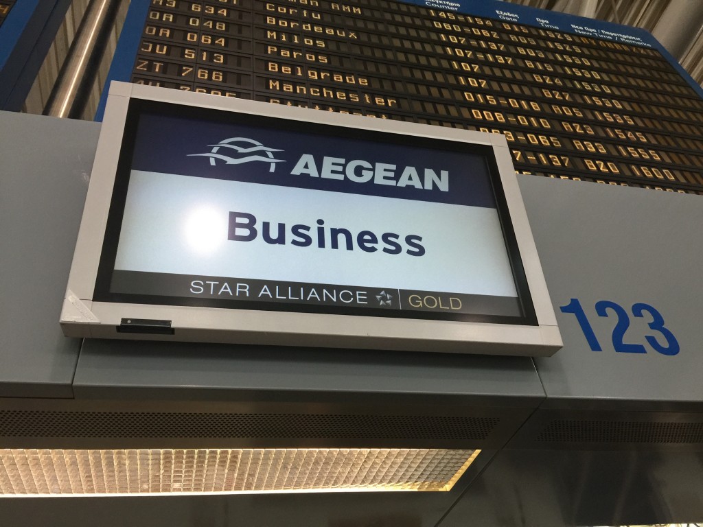 Odprawa Aegean dla klasy biznes na lotnisku w Atenach