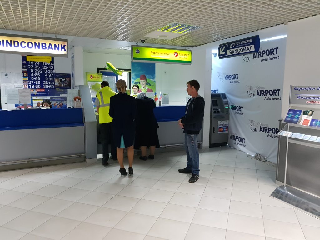 Bankomat w hali odlotów