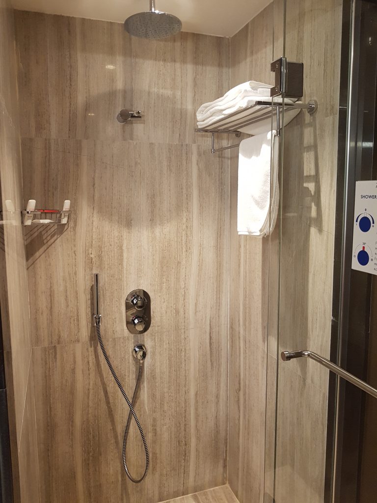 Łazienka w apartamencie w RadissonBlu Leogrand