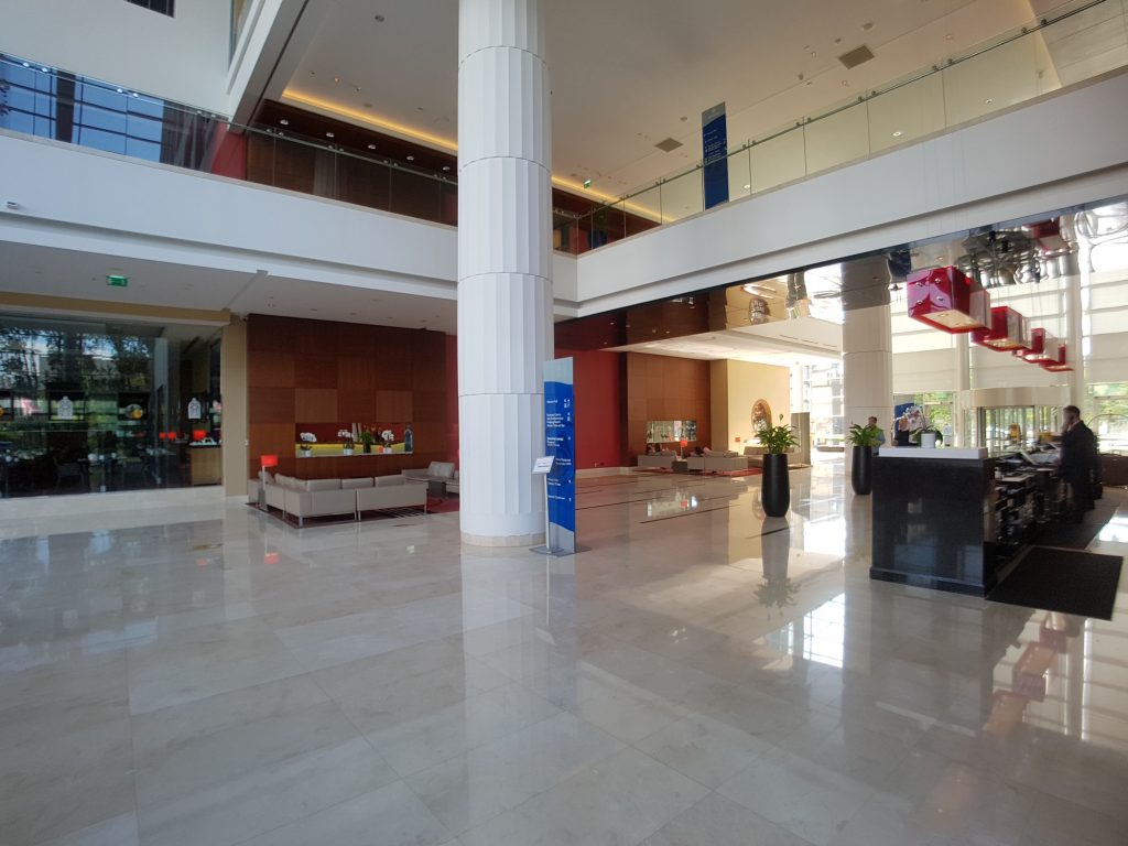 Hilton Warsaw Hotel and Convention Centre, Warszawa - lobby