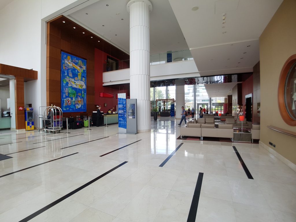 Hilton Warsaw Hotel and Convention Centre, Warszawa - lobby