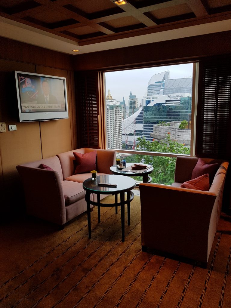 Conrad Bangkok, Bangkok - executive lounge - siedzenia