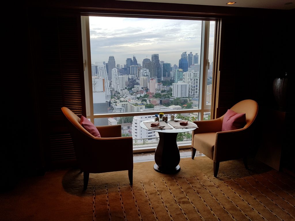 Conrad Bangkok, Bangkok - executive lounge - miejsca siedzące