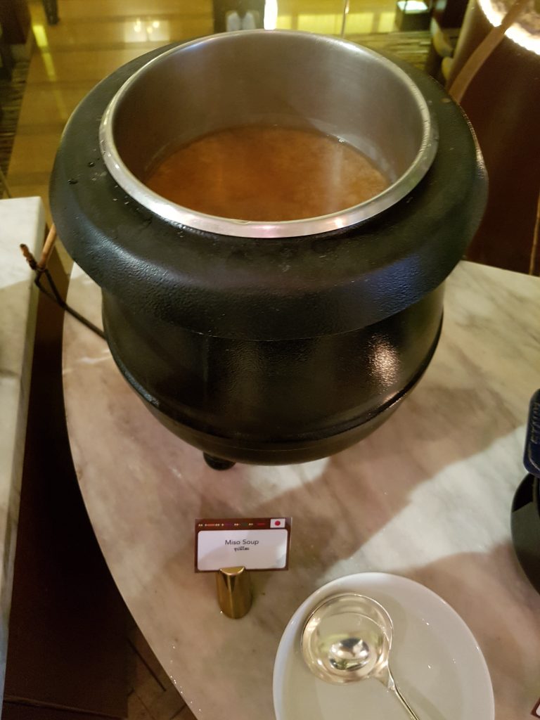 Conrad Bangkok, Bangkok - restauracja CAFÉ@2 - śniadanie - zupa miso