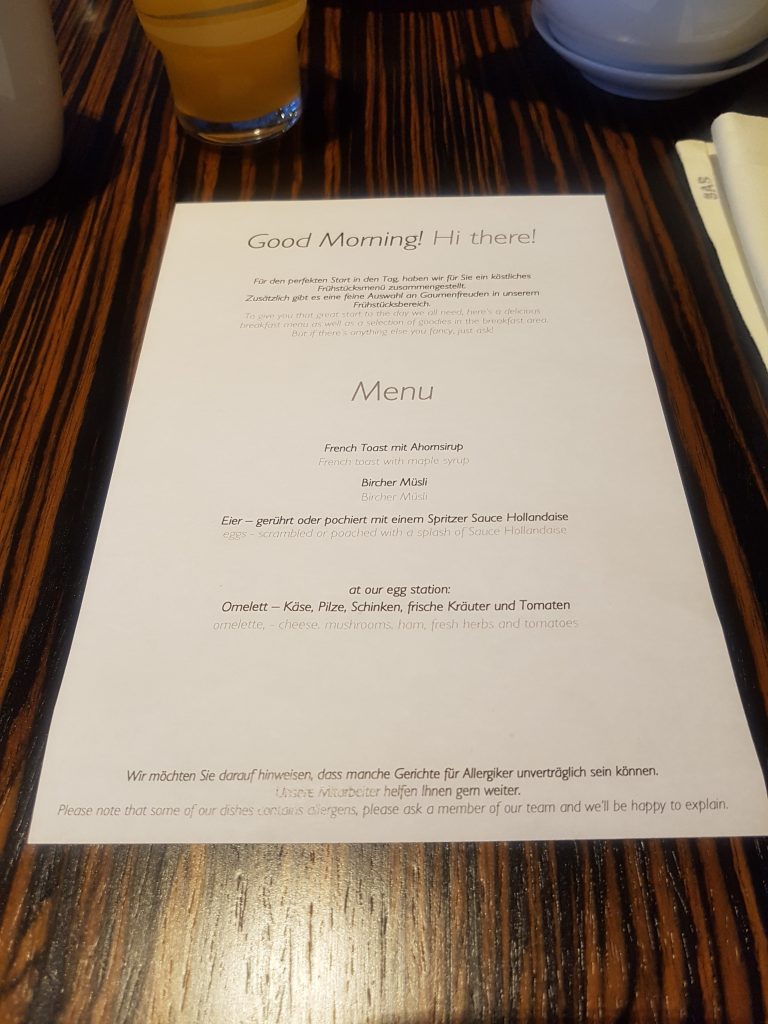 Radisson Blu, Berlin - śniadanie - menu dań ciepłych