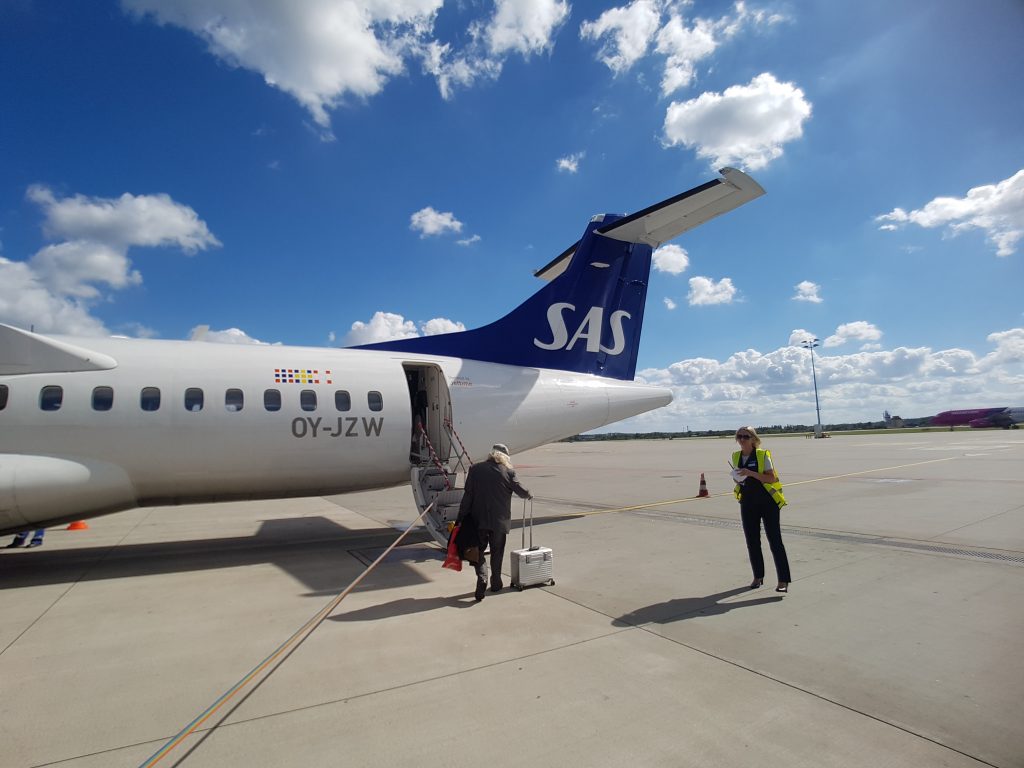 SAS ATR 72 - boarding