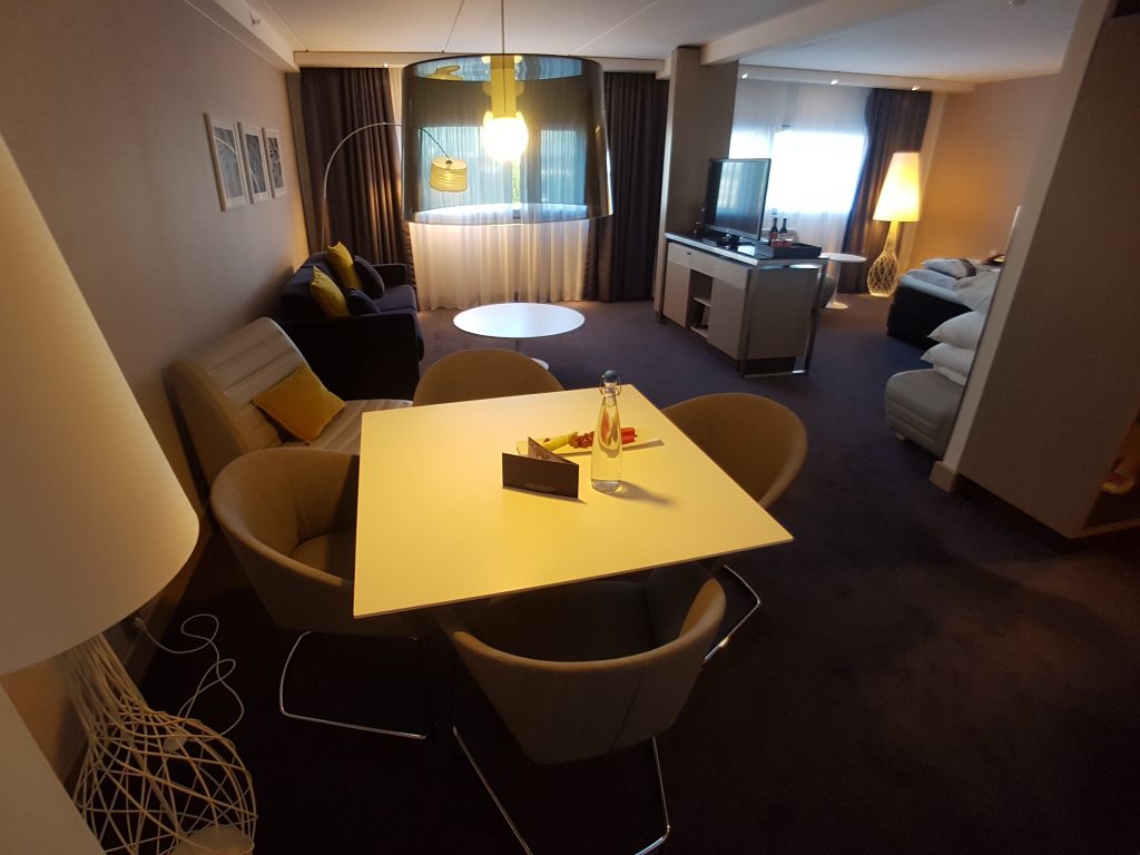 Radisson Blu Oslo Airport, Oslo - apartament 6210 - część dzienna