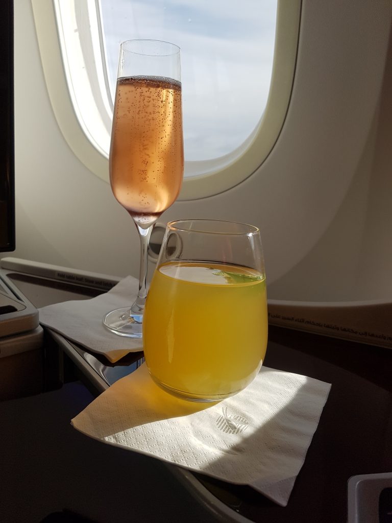 Klasa Biznes Qatar Airways B787 Dreamliner – welcome drink