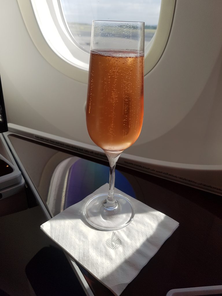 Klasa Biznes Qatar Airways B787 Dreamliner – welcome drink