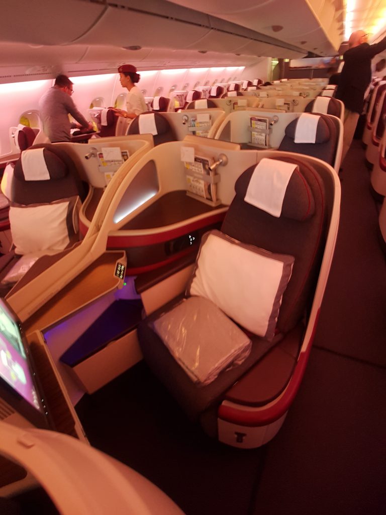 Qatar Airways A380 - kabina klasy biznes