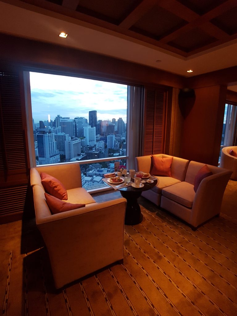 Conrad Bangkok, Bangkok - executive lounge - miejsca siedzące