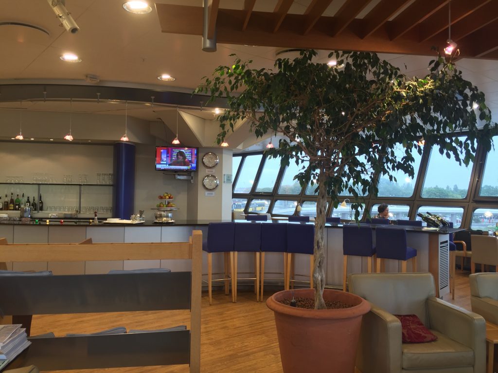 British Airways Terrace Lounge, Berlin Tegel - widok na bar