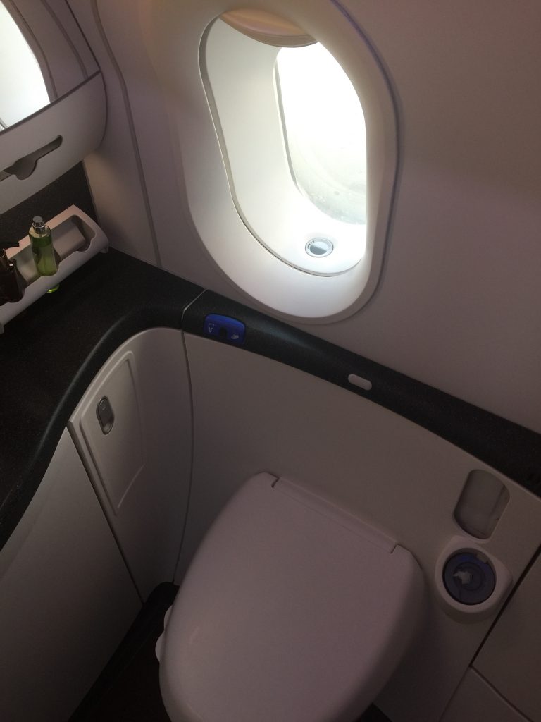 Klasa Biznes Qatar Airways B787 Dreamliner – toaleta