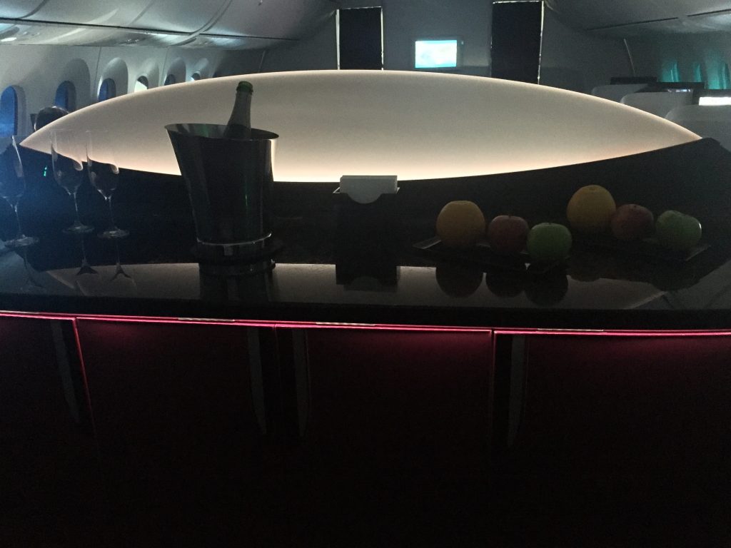 Klasa Biznes Qatar Airways B787 Dreamliner – mini lounge