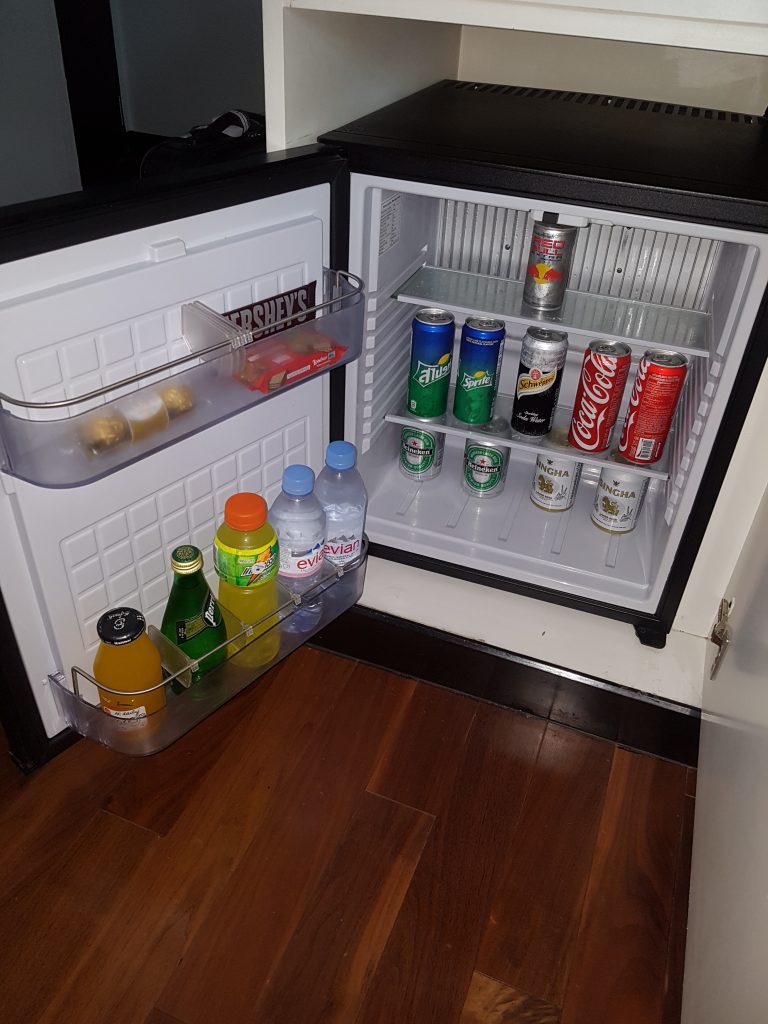 Park Plaza Bangkok Soi 18 - mini bar w apartamencie