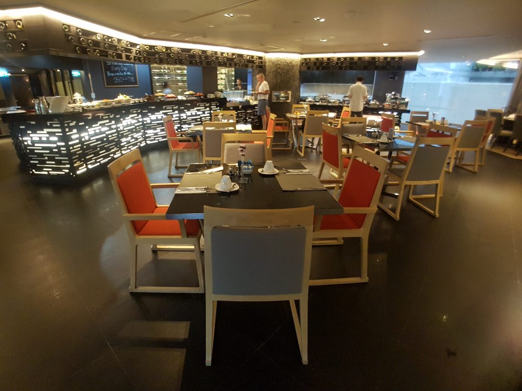 Park Plaza Bangkok Soi 18 - śniadanie