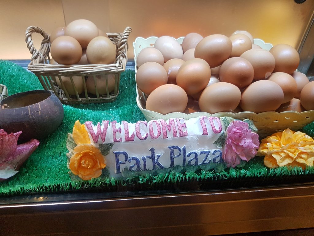Park Plaza Bangkok Soi 18 - śniadanie: hot station