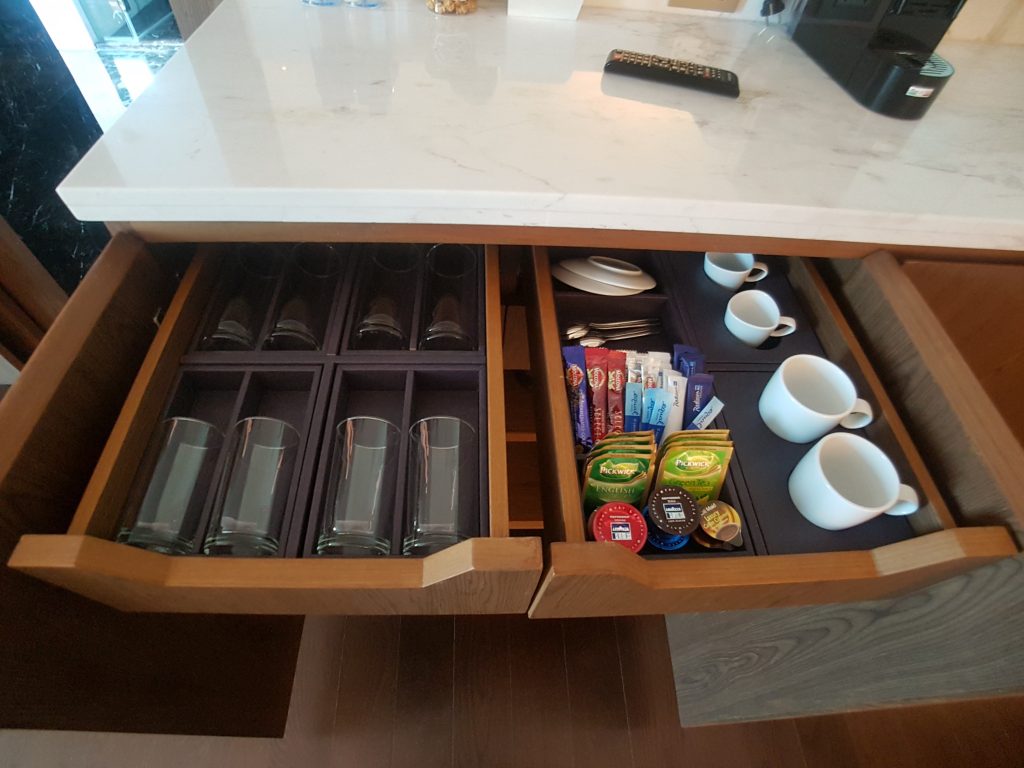 Radisson Blu Plaza Bangkok, Bangkok - apartament 2512 - minibar