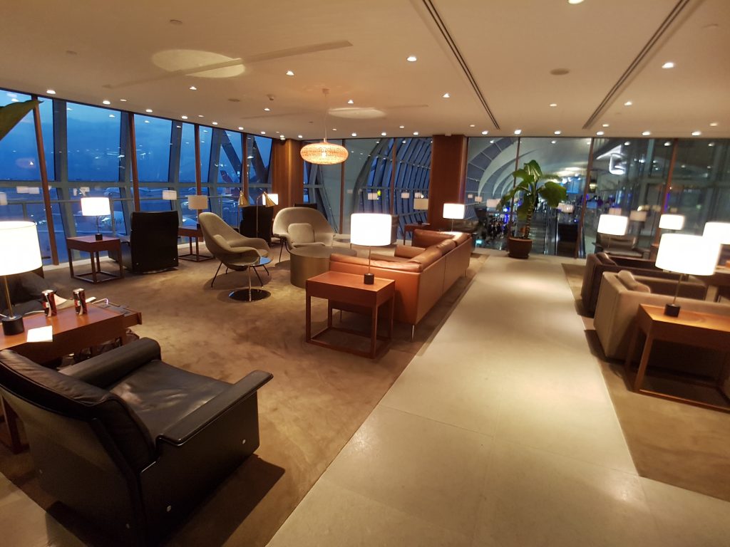 Cathay Pacific - Salonik biznesowy Cathay Pacific First and Business Class Lounge, Bangkok - biuro - strefa wypoczynkowa