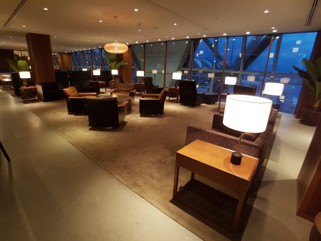 Cathay Pacific - Salonik biznesowy Cathay Pacific First and Business Class Lounge, Bangkok - biuro - strefa wypoczynkowa