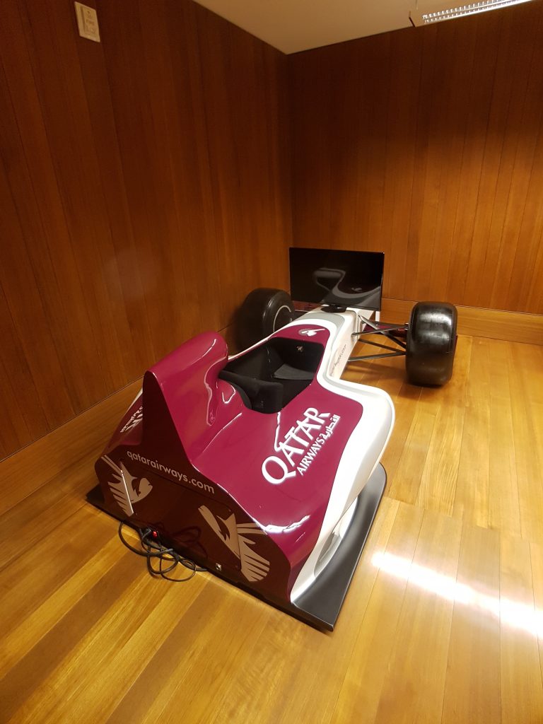 Salonik biznesowy Qatar Airways Al Mourjan Business Lounge, Doha - kącik dla graczy