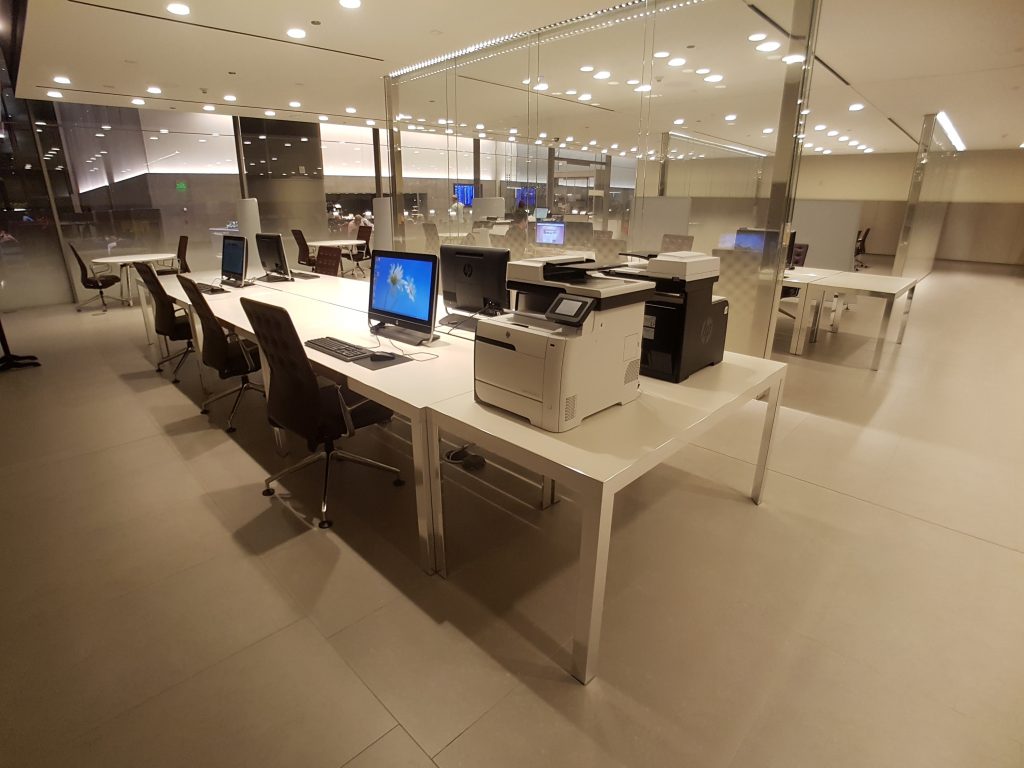 Salonik biznesowy Qatar Airways Al Mourjan Business Lounge, Doha - centrum biznesowe