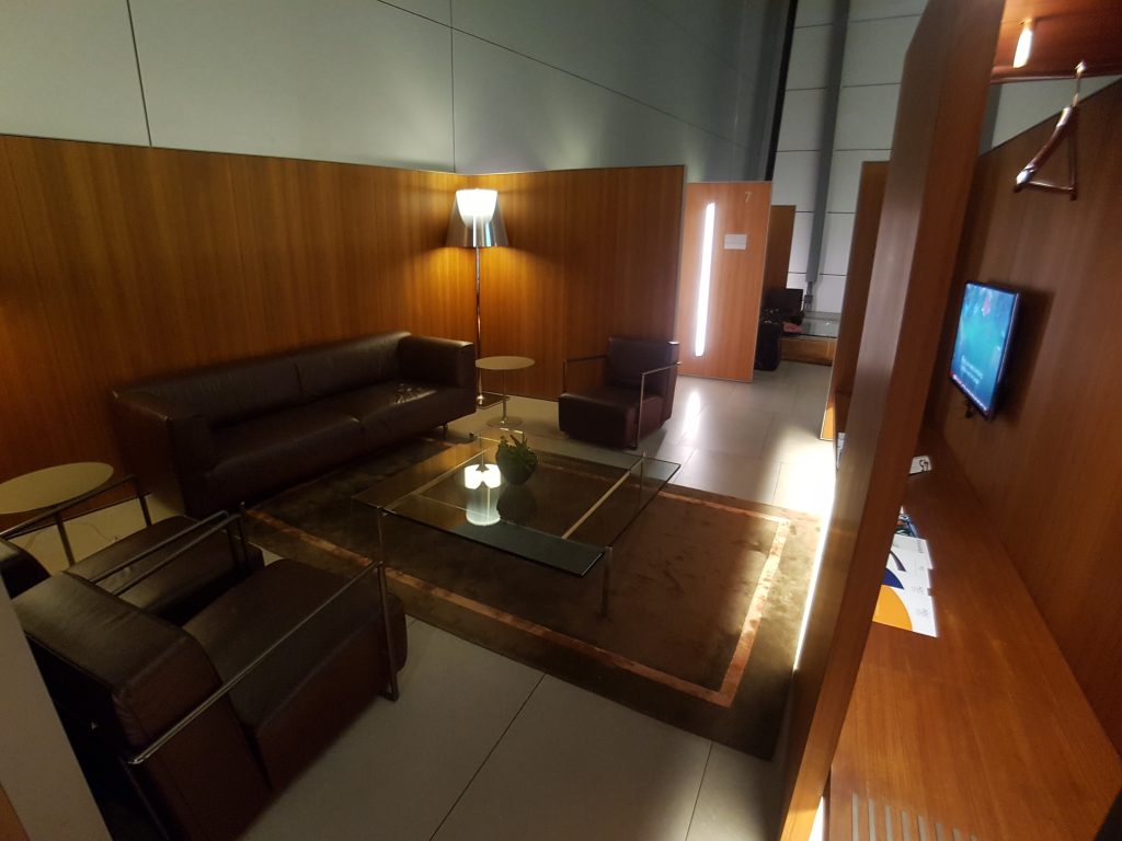 Salonik biznesowy Qatar Airways Al Mourjan Business Lounge, Doha - strefy wypoczynkowe dla rodzin