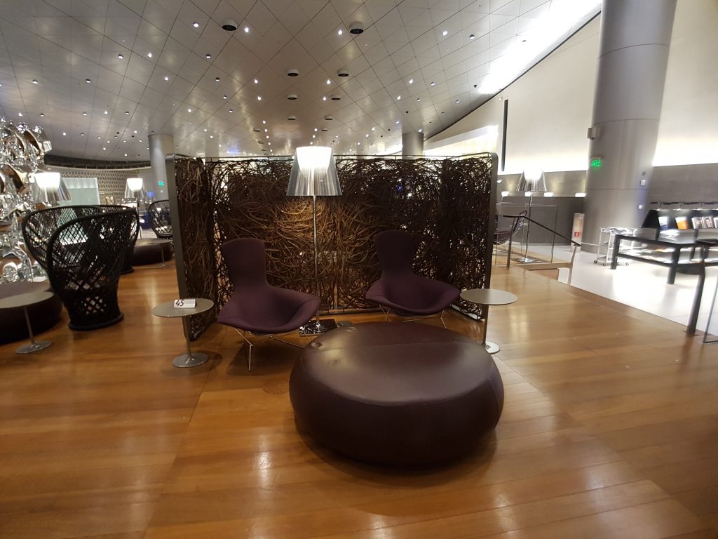 Salonik biznesowy Qatar Airways Al Mourjan Business Lounge, Doha - strefa wypoczynkowa