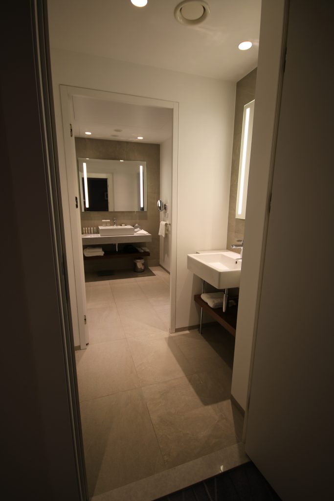 DoubleTree by Hilton Hotel, Wrocław - One Bedroom Suite, toaleta
