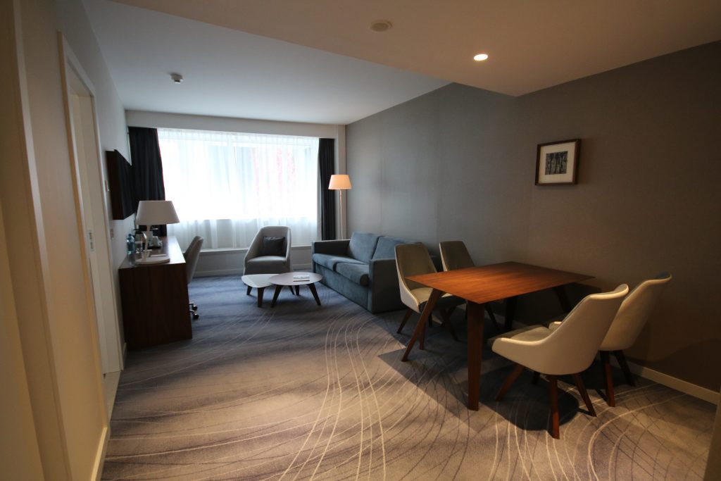 DoubleTree by Hilton Hotel, Wrocław - One Bedroom Suite, salon