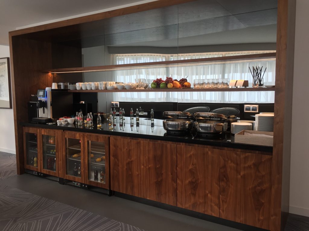 DoubleTree by Hilton Hotel, Wrocław - executive lounge, bufet