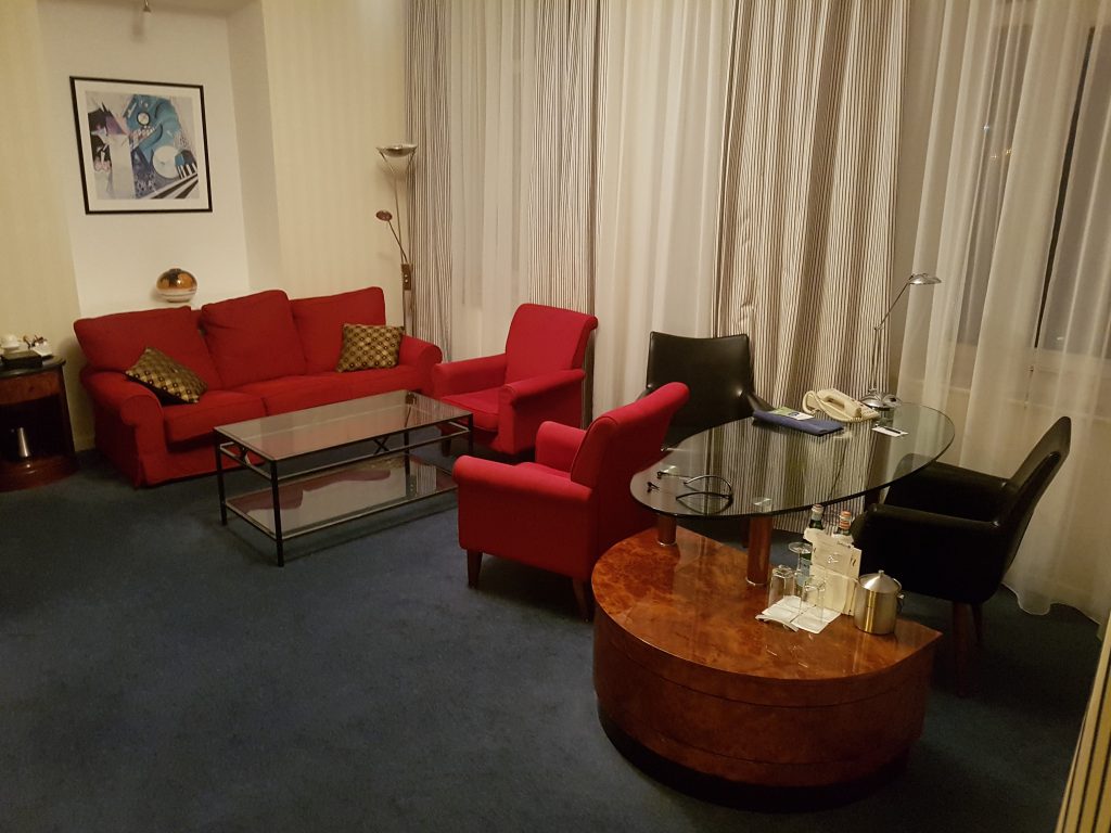 Radisson Blu Royal Astorija Hotel, Wilno - Apartament 540 - pokój dzienny