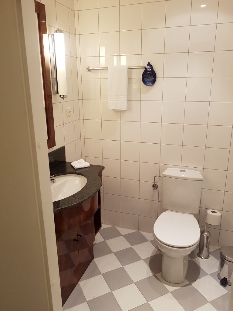 Radisson Blu Royal Astorija Hotel, Wilno - Apartament 540 - toaleta