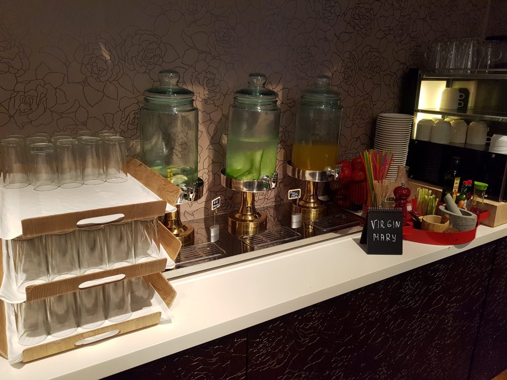 Radisson Blu Royal Astorija Hotel, Wilno - śniadanie - napoje, soki, woda