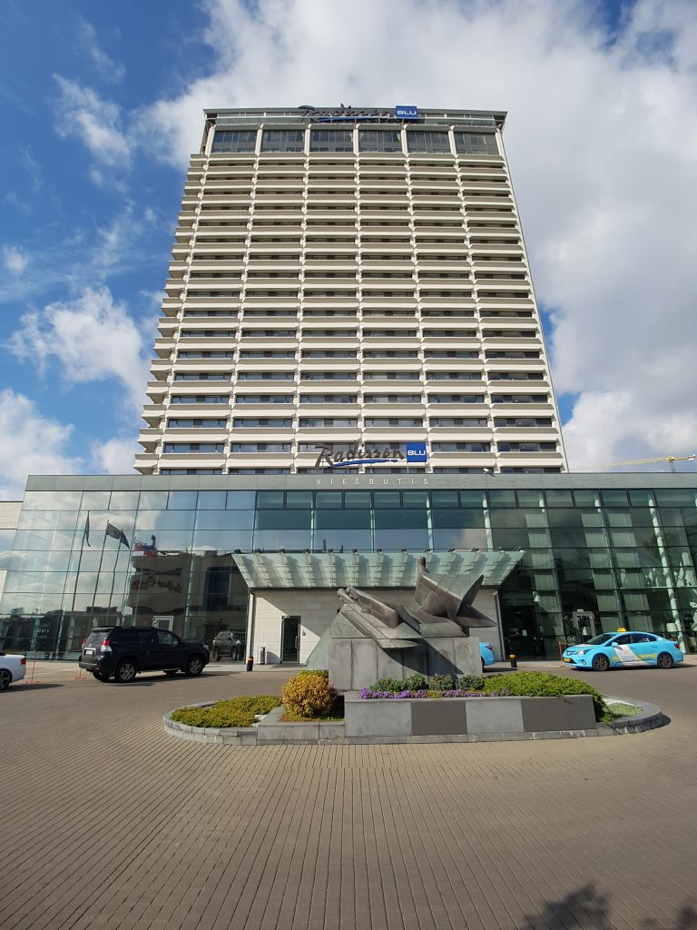 Radisson Blu Lietuva Hotel, Wilno – fasada budynku