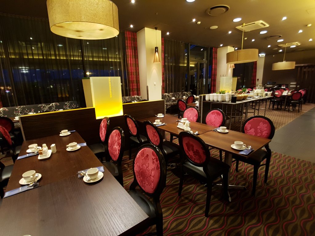 Radisson Blu Lietuva Hotel, Wilno – śniadanie w restauracji RiverSide