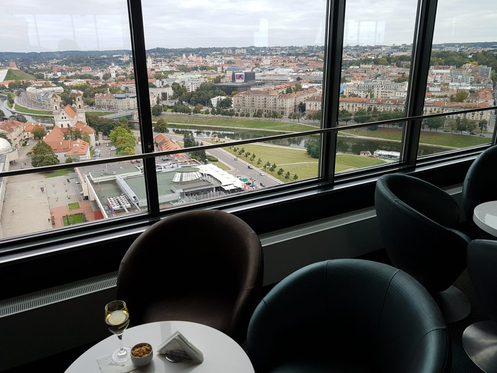 Radisson Blu Lietuva Hotel, Wilno – SkyBar na 22.piętrze