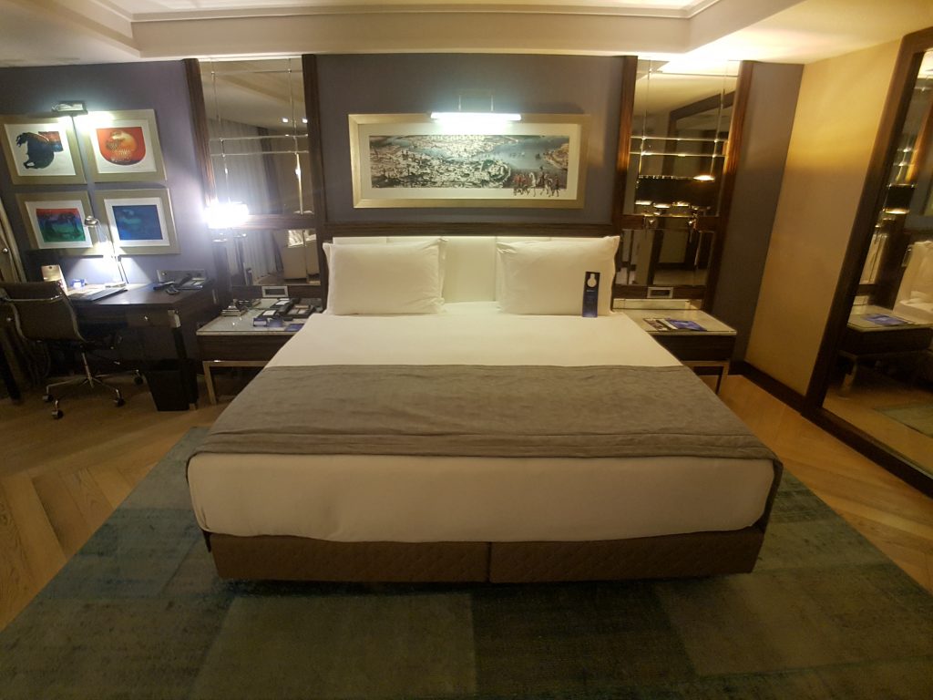 Radisson Blu Hotel Istanbul Pera, Stambuł - apartament 620 - pokój - lóżko