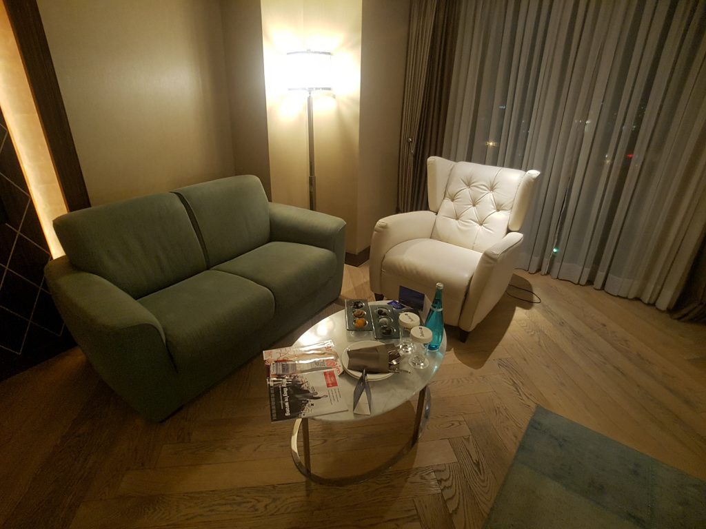 Radisson Blu Hotel Istanbul Pera, Stambuł - apartament 620 - pokój - strefa wypoczynku