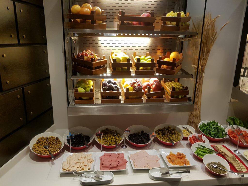 Radisson Blu Hotel Istanbul Pera, Stambuł - restauracja - bufet śniadaniowy - zimny bufet