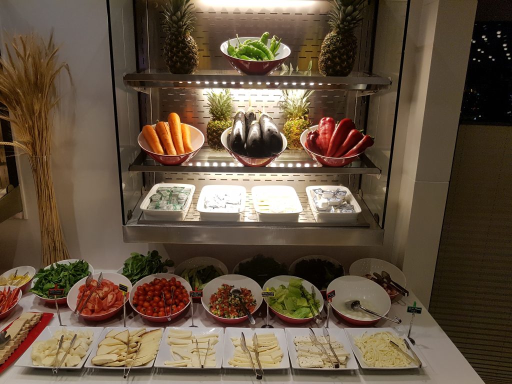 Radisson Blu Hotel Istanbul Pera, Stambuł - restauracja - bufet śniadaniowy - zimny bufet