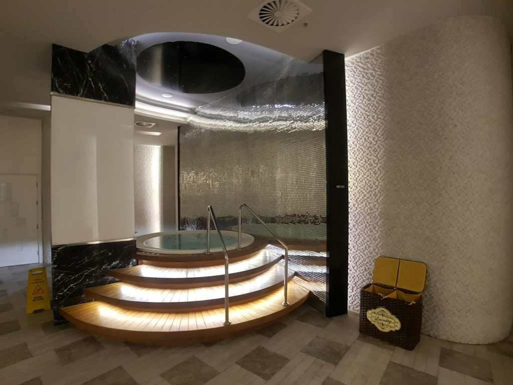Radisson Blu Hotel Istanbul Pera, Stambuł - strefa fitness/spa - jacuzzi