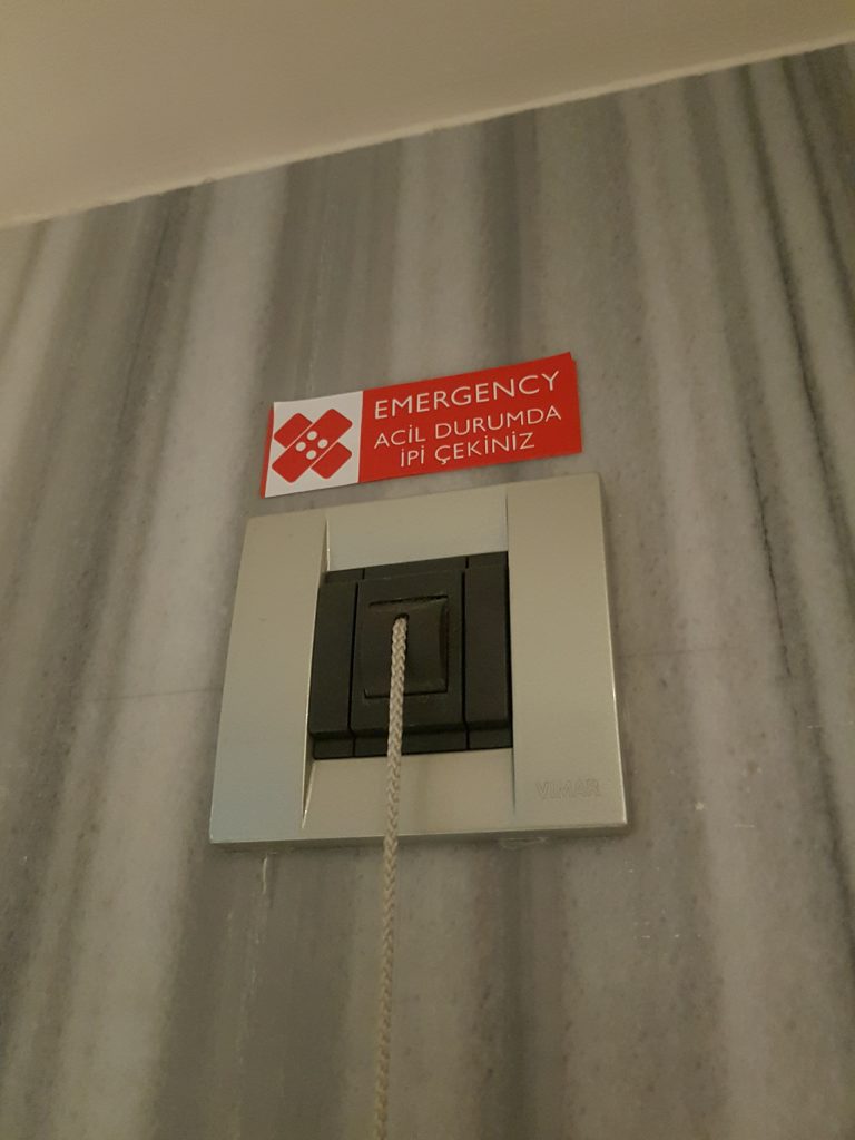 Radisson Blu Hotel Istanbul Pera, Stambuł - apartament 620 - łazienka - system wzywania pomocy (pod prysznicem)